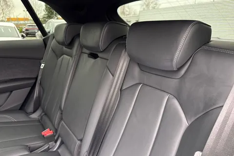 19 of 67 for Audi Q8 SUV Black Edition 50 TDI quattro 286 PS tiptronic