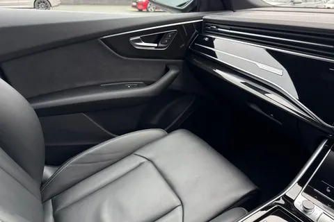 20 of 67 for Audi Q8 SUV Black Edition 50 TDI quattro 286 PS tiptronic