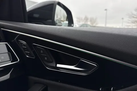 21 of 67 for Audi Q8 SUV Black Edition 50 TDI quattro 286 PS tiptronic