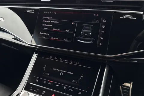 34 of 67 for Audi Q8 SUV Black Edition 50 TDI quattro 286 PS tiptronic