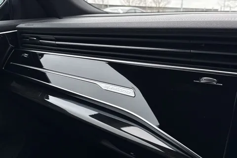 52 of 67 for Audi Q8 SUV Black Edition 50 TDI quattro 286 PS tiptronic