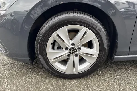 13 of 44 for Volkswagen Golf 1.5 TSI Life 5dr | Discover Media Navigation | App-Connect