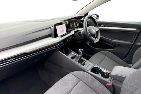 15 of 44 for Volkswagen Golf 1.5 TSI Life 5dr | Discover Media Navigation | App-Connect