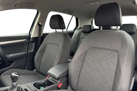 16 of 44 for Volkswagen Golf 1.5 TSI Life 5dr | Discover Media Navigation | App-Connect