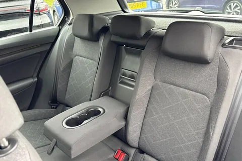 19 of 44 for Volkswagen Golf 1.5 TSI Life 5dr | Discover Media Navigation | App-Connect