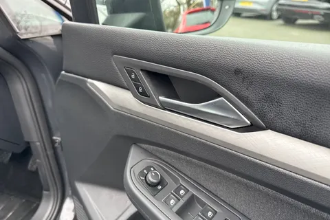 21 of 44 for Volkswagen Golf 1.5 TSI Life 5dr | Discover Media Navigation | App-Connect