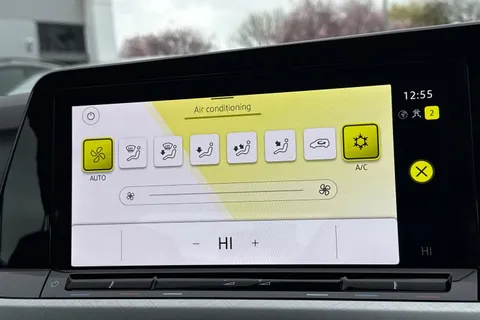 22 of 44 for Volkswagen Golf 1.5 TSI Life 5dr | Discover Media Navigation | App-Connect