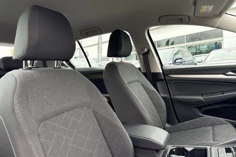 24 of 44 for Volkswagen Golf 1.5 TSI Life 5dr | Discover Media Navigation | App-Connect