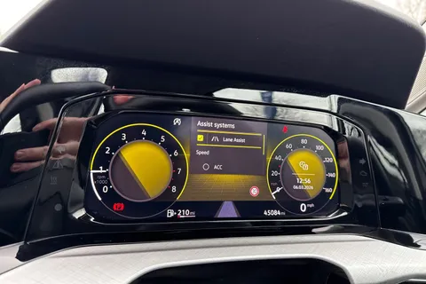 25 of 44 for Volkswagen Golf 1.5 TSI Life 5dr | Discover Media Navigation | App-Connect