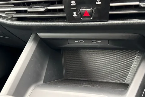 33 of 44 for Volkswagen Golf 1.5 TSI Life 5dr | Discover Media Navigation | App-Connect