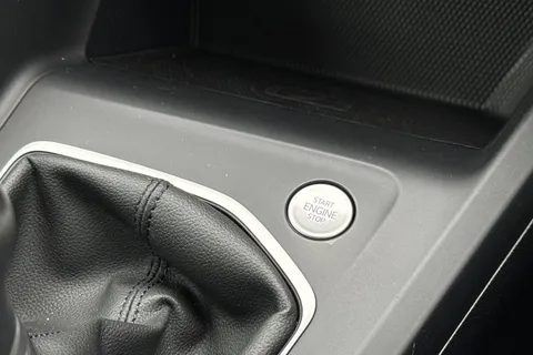 34 of 44 for Volkswagen Golf 1.5 TSI Life 5dr | Discover Media Navigation | App-Connect