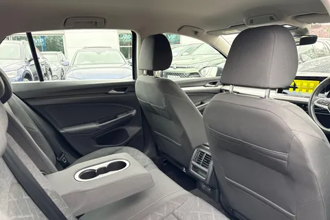 35 of 44 for Volkswagen Golf 1.5 TSI Life 5dr | Discover Media Navigation | App-Connect