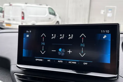 DA23HLK PEUGEOT 3008 1.2 PureTech Allure Premium + EAT Euro 6 (s/s) 5dr Thumbnail #23