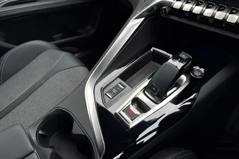 DA23HLK PEUGEOT 3008 1.2 PureTech Allure Premium + EAT Euro 6 (s/s) 5dr Thumbnail #24