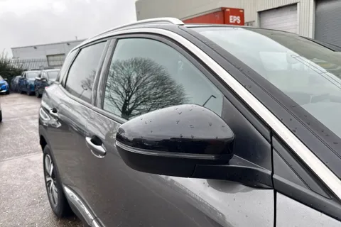 DA23HLK PEUGEOT 3008 1.2 PureTech Allure Premium + EAT Euro 6 (s/s) 5dr Thumbnail #29