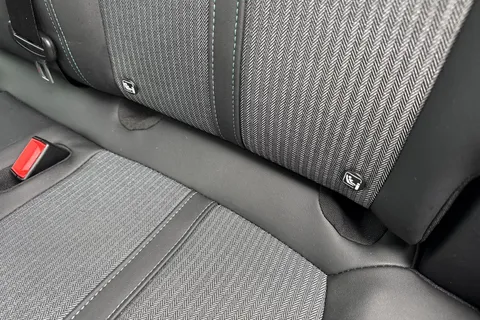 DA23HLK PEUGEOT 3008 1.2 PureTech Allure Premium + EAT Euro 6 (s/s) 5dr Thumbnail #37