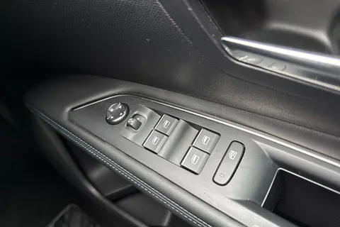 DA23HLK PEUGEOT 3008 1.2 PureTech Allure Premium + EAT Euro 6 (s/s) 5dr Thumbnail #44