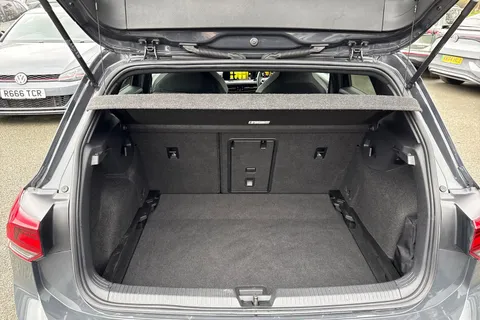 VE71BUH Volkswagen Golf 1.5 TSI R-Line 5dr | Heated Seats | ACC Thumbnail #6