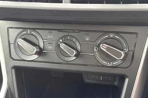 22 of 43 for Volkswagen Polo 1.0 Life 5dr **REAR VIEW CAMERA, REAR TINTS**