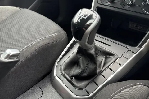 33 of 43 for Volkswagen Polo 1.0 Life 5dr **REAR VIEW CAMERA, REAR TINTS**