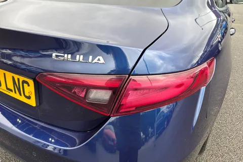 WP66LNC Alfa Romeo Giulia 2.2 TD Super Auto Euro 6 (s/s) 4dr Thumbnail #9