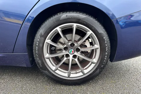 WP66LNC Alfa Romeo Giulia 2.2 TD Super Auto Euro 6 (s/s) 4dr Thumbnail #13