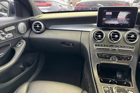 DX17YTA Mercedes-Benz C Class 1.6 C200d AMG Line (Premium Plus) G-Tronic+ Euro 6 (s/s) 4dr Thumbnail #21