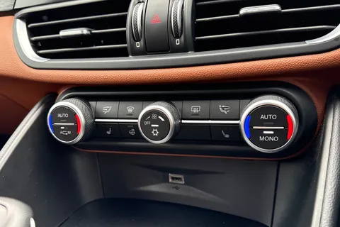 WP66LNC Alfa Romeo Giulia 2.2 TD Super Auto Euro 6 (s/s) 4dr Thumbnail #23