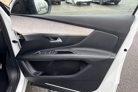 JSZ6856 PEUGEOT 3008 1.6 13.2kWh GT e-EAT Euro 6 (s/s) 5dr Thumbnail #22