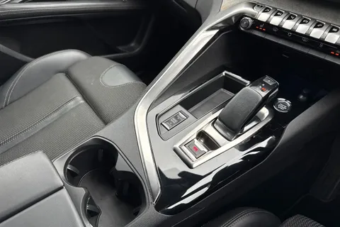 JSZ6856 PEUGEOT 3008 1.6 13.2kWh GT e-EAT Euro 6 (s/s) 5dr Thumbnail #24