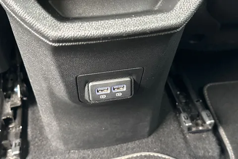 JSZ6856 PEUGEOT 3008 1.6 13.2kWh GT e-EAT Euro 6 (s/s) 5dr Thumbnail #39