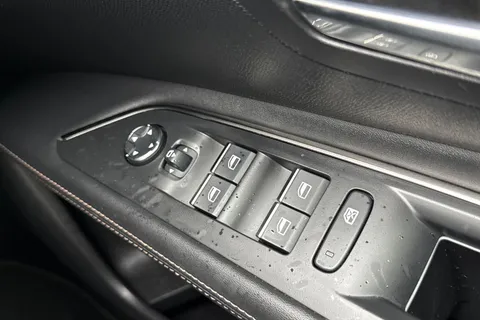 JSZ6856 PEUGEOT 3008 1.6 13.2kWh GT e-EAT Euro 6 (s/s) 5dr Thumbnail #44