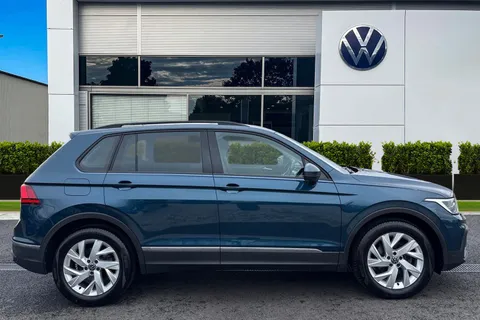 MK23NVZ Volkswagen Tiguan 1.5 TSI 150 Life 5dr **FOLDING MIRRORS, SPACE SAVER** Thumbnail #4