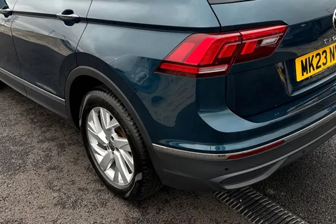 MK23NVZ Volkswagen Tiguan 1.5 TSI 150 Life 5dr **FOLDING MIRRORS, SPACE SAVER** Thumbnail #9