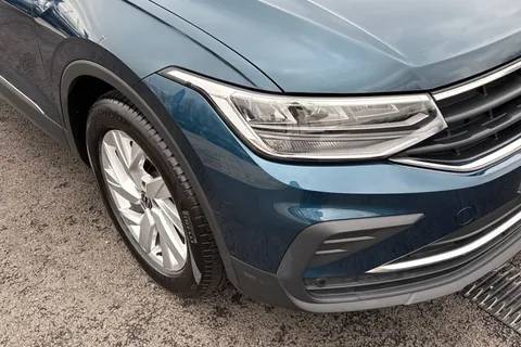 MK23NVZ Volkswagen Tiguan 1.5 TSI 150 Life 5dr **FOLDING MIRRORS, SPACE SAVER** Thumbnail #10