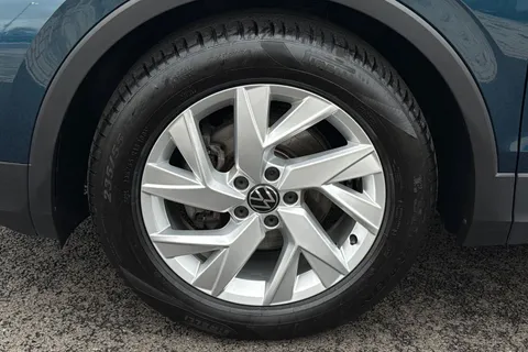 MK23NVZ Volkswagen Tiguan 1.5 TSI 150 Life 5dr **FOLDING MIRRORS, SPACE SAVER** Thumbnail #12