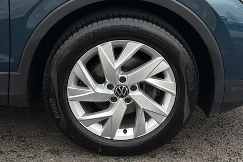 MK23NVZ Volkswagen Tiguan 1.5 TSI 150 Life 5dr **FOLDING MIRRORS, SPACE SAVER** Thumbnail #14