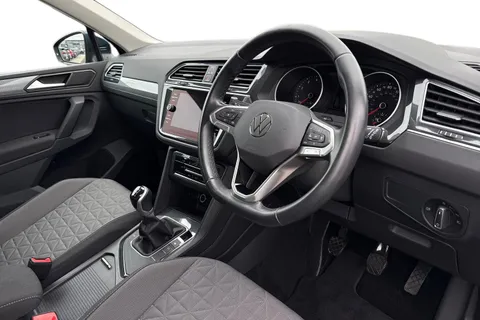 MK23NVZ Volkswagen Tiguan 1.5 TSI 150 Life 5dr **FOLDING MIRRORS, SPACE SAVER** Thumbnail #15
