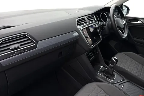 MK23NVZ Volkswagen Tiguan 1.5 TSI 150 Life 5dr **FOLDING MIRRORS, SPACE SAVER** Thumbnail #16