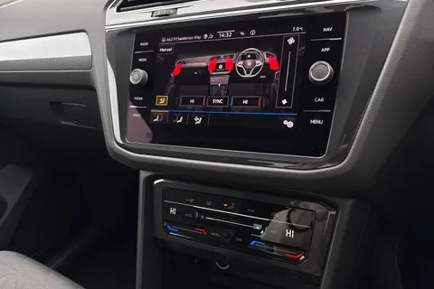 MK23NVZ Volkswagen Tiguan 1.5 TSI 150 Life 5dr **FOLDING MIRRORS, SPACE SAVER** Thumbnail #23