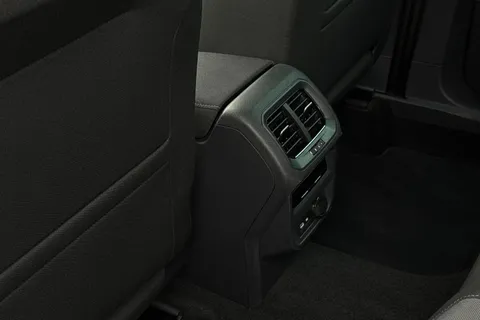 MK23NVZ Volkswagen Tiguan 1.5 TSI 150 Life 5dr **FOLDING MIRRORS, SPACE SAVER** Thumbnail #32