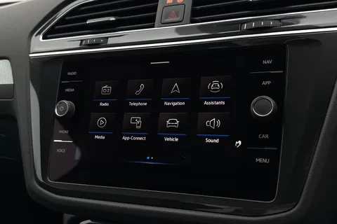 MK23NVZ Volkswagen Tiguan 1.5 TSI 150 Life 5dr **FOLDING MIRRORS, SPACE SAVER** Thumbnail #37