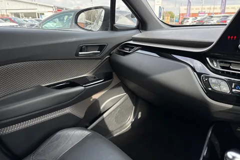 LA72UZV Toyota C-Hr 1.8 VVT-h Excel CVT Euro 6 (s/s) 5dr Thumbnail #31
