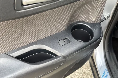 LA72UZV Toyota C-Hr 1.8 VVT-h Excel CVT Euro 6 (s/s) 5dr Thumbnail #34