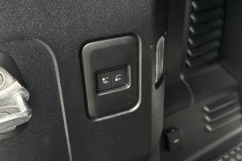 KT25OTA Land Rover Defender 90 3.0 D250 X-Dynamic HSE 3dr Thumbnail #39