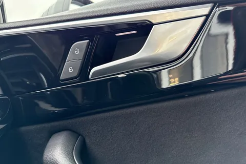 RO72GHA Audi A4 Black Edition 35 TDI 163 PS S tronic Thumbnail #22