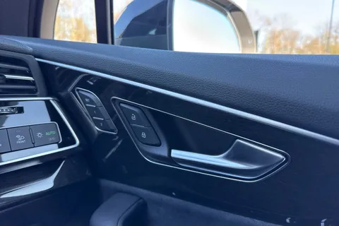 20 of 63 for Audi Q7 SUV Black Edition TDI quattro 231 PS tiptronic