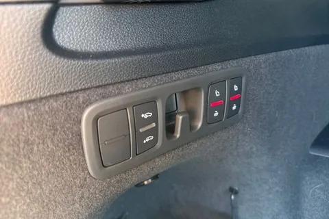 28 of 63 for Audi Q7 SUV Black Edition TDI quattro 231 PS tiptronic