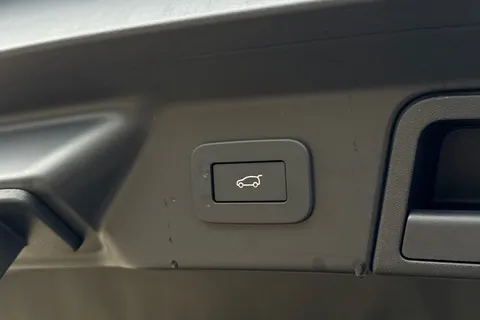 KS74TXG Land Rover Range Rover Velar 2.0 P400e Dynamic HSE 5dr Thumbnail #36