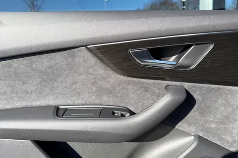 37 of 63 for Audi Q7 SUV Black Edition TDI quattro 231 PS tiptronic